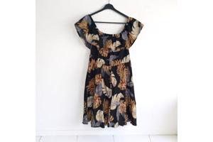 Shein off shoulder jurk L