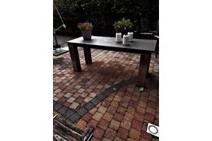 Zware tuintafel met leistenen blad