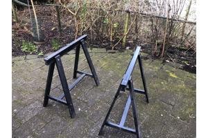 Twee houten schragen