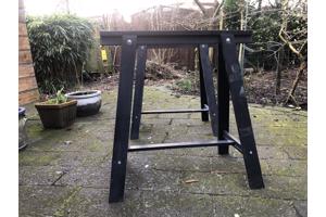 Twee houten schragen