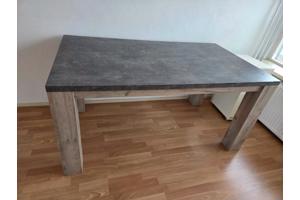 Mooie eetafel 4-6 personen
