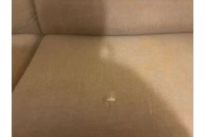 Grijze bank met hocker