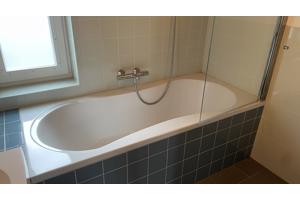 Bad met douchegedeelte