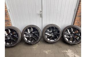 Lynk en co Volvo XC40 LM Zwart zomerbanden set 235/45/20