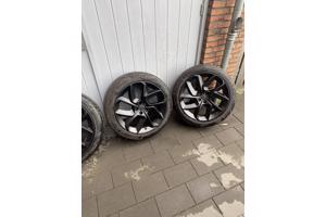 Lynk en co Volvo XC40 LM Zwart zomerbanden set 235/45/20