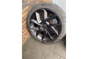 Lynk en co Volvo XC40 LM Zwart zomerbanden set 235/45/20