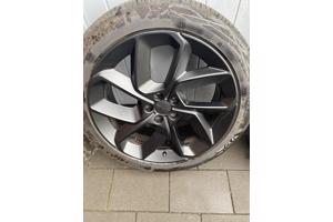 Lynk en co Volvo XC40 LM Zwart zomerbanden set 235/45/20