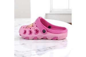 Crocs slipper schoen horizontaal pink fuchsia met meisje 32