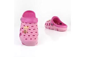 Crocs slipper schoen horizontaal pink fuchsia met meisje 32
