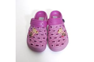 Crocs slipper schoen horizontaal pink fuchsia met meisje 32