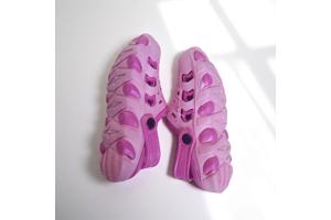 Crocs slipper schoen horizontaal pink fuchsia met meisje 32