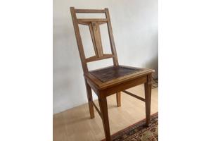Houten eettafel met 5 stoelen