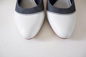 Elegante gebroken wit / blauwe leren pump merk Mexx