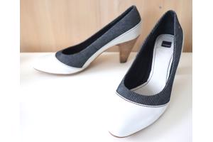 Elegante gebroken wit / blauwe leren pump merk Mexx