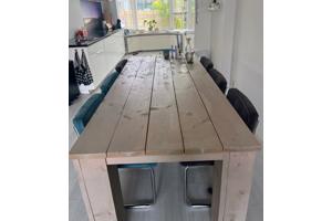 Eettafel en 6 stoelen