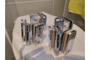 Inklapbare glazen douche/badwand