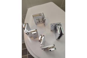 Inklapbare glazen douche/badwand