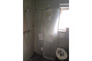 Inklapbare glazen douche/badwand