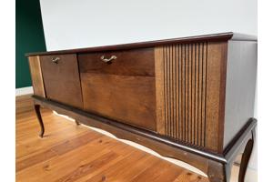 Radiomeubel van Philips met platenspeler