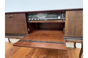 Radiomeubel van Philips met platenspeler