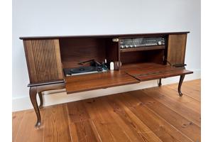 Radiomeubel van Philips met platenspeler