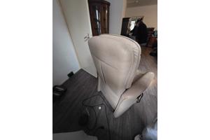 Weg te geven drie stoelen  in goede staat