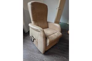 Weg te geven drie stoelen  in goede staat