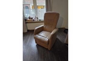 Weg te geven drie stoelen  in goede staat