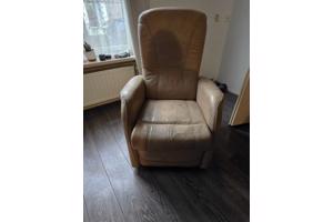 Weg te geven drie stoelen  in goede staat