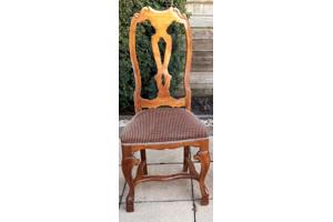 Mooie ronde tafel met 4 stoelen  zijn in perfecte staat