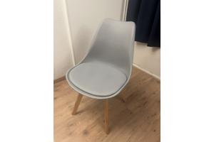 4 Moderne lichtgrijze Keeve (dupe) eetkamerstoelen – set van 4