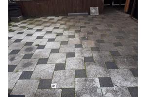 Diverse stenen en tegels voor het terras.