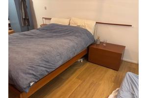 Mooi bed 160 breed bij 200 lang. Compleet met matras en topper