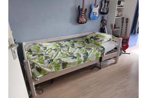 2x Flexa Whitewash bed 90x200cm met 2 laden en elek. lattenbodem
