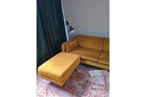 3 zitsbank met hocker okergele stof