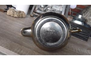 Handgeslagen vintage Afrikaanse theepot A