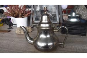 Handgeslagen vintage Afrikaanse theepot A