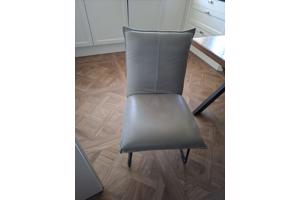 3 leren eetkamerstoelen