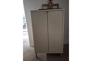 Handig kastje, veel opbergruimte