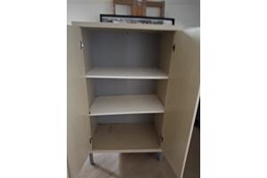 Handig kastje, veel opbergruimte