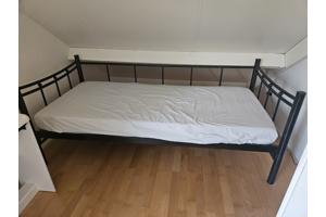 Logeerbed met matras