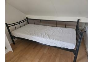 Logeerbed met matras