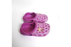Crocs slipper schoen verticaal pink fuchsia met meisje 31