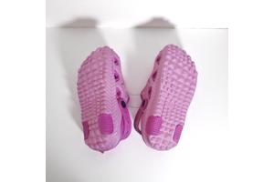Crocs slipper schoen verticaal pink fuchsia met meisje 31