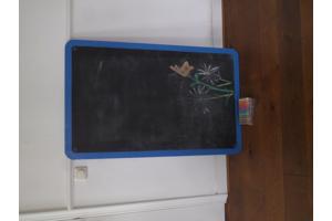 schoolbord + kleurkrijtjes