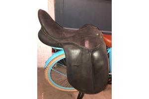 Premiere quality saddlery dressuurzadel
