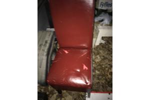 restaurantstoelen gebruikt  rode "skai/leren 14/15 stuks