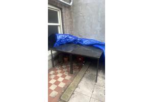 4 zwarte tafels