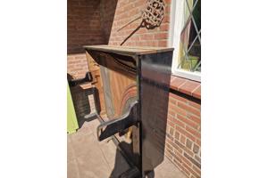 Piano, alleen de klankkast en deel van de ombouw