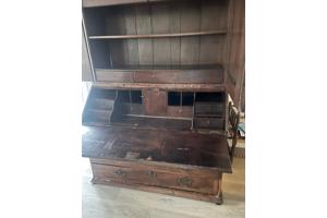 Kast met kuif los aanwezig